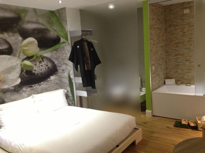 Private hot tub at Wrooms Guest House, Rome, photo 5