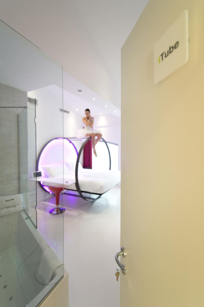Private hot tub at Wrooms Guest House, Rome, photo 2