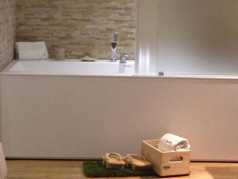 Private hot tub at Wrooms Guest House, Rome, photo 4
