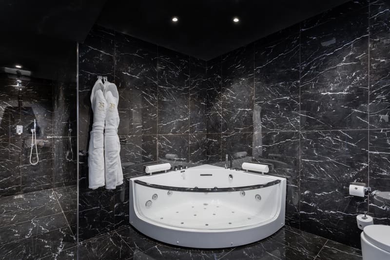 Private hot tub at H Hotel & SPA - Adults Only, St Julian's — photo 2