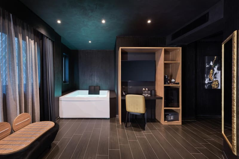 Private hot tub at H Hotel & SPA - Adults Only, St Julian's — photo 3