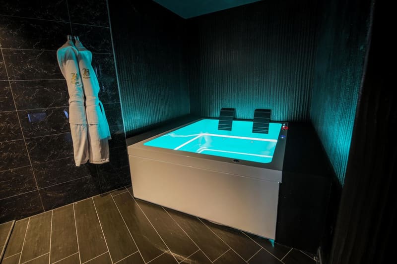 Private hot tub at H Hotel & SPA - Adults Only, St Julian's