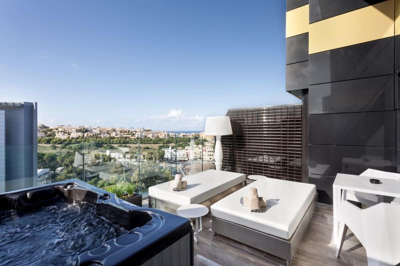 Private hot tub at H Hotel & SPA - Adults Only, St Julian's — photo 6