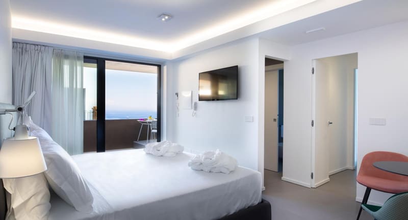 Private jacuzzi at The View Luxury Apartments Taormina, Taormina — photo 3