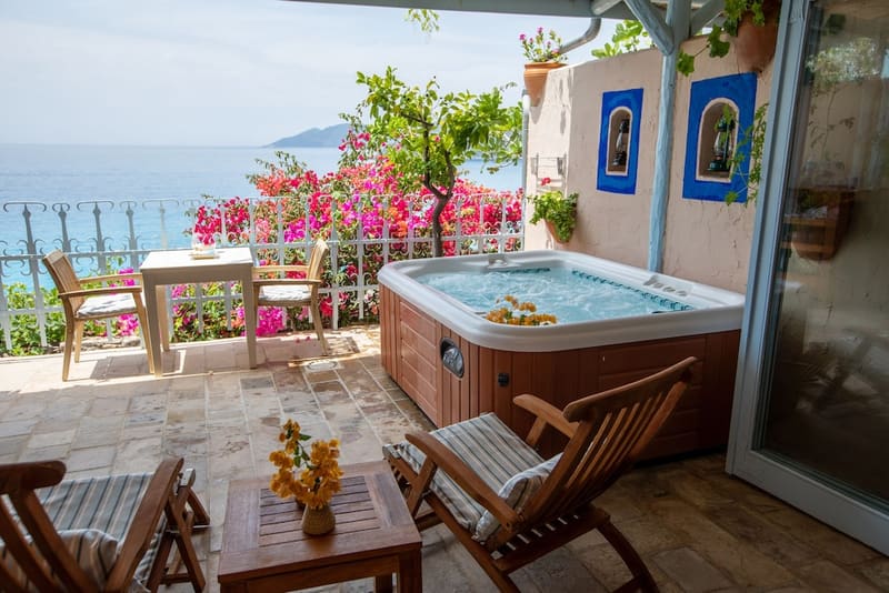 Private hot tub at Beyaz Yunus Hotel - Adults only, Fethiye — photo 2
