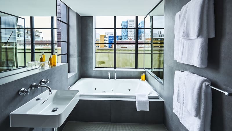 Private hot tub at New Road Hotel, London, photo 6