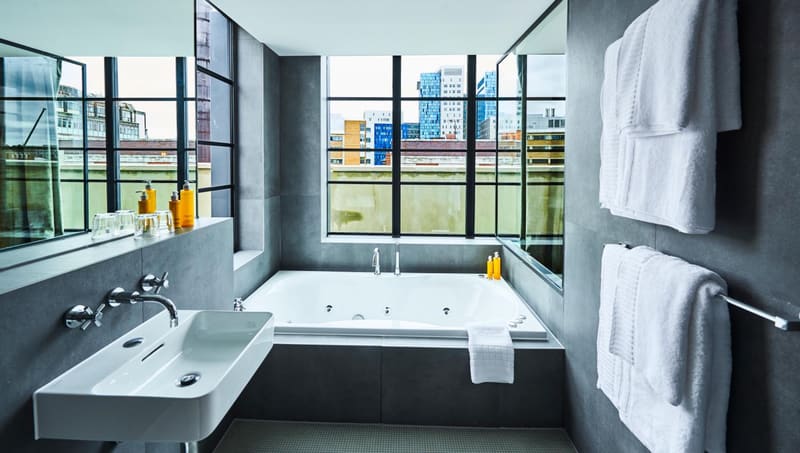 Private hot tub at New Road Hotel, London, photo 5