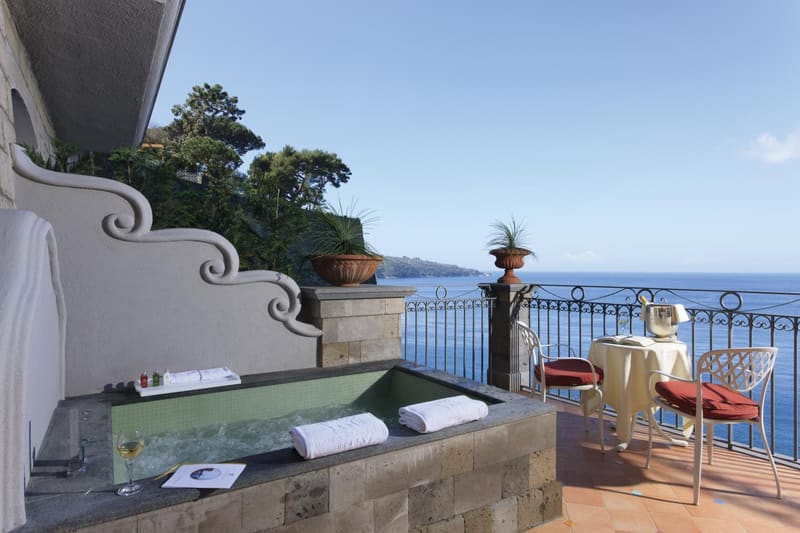 Private hot tub at Grand Hotel Ambasciatori, Sorrento — photo 3