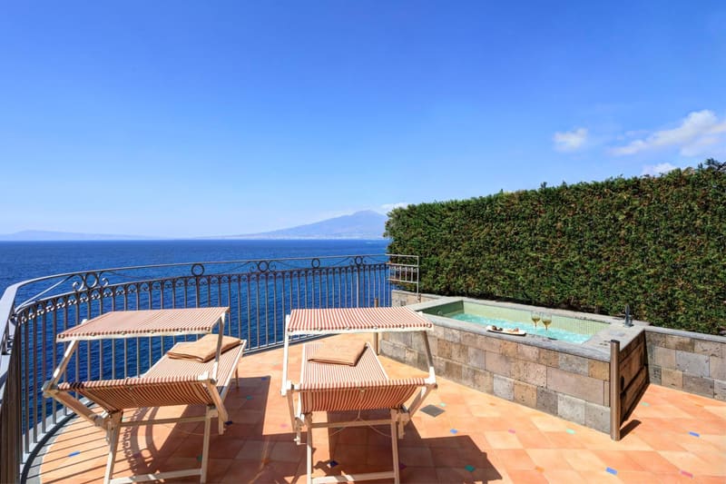 Private hot tub at Grand Hotel Ambasciatori, Sorrento — photo 2