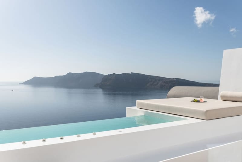 Private plunge pool at The Saint Hotel, Santorini — photo 2