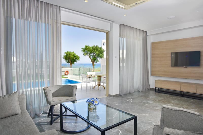 Private plunge pool at Pernera Beach Hotel, Protaras — photo 6