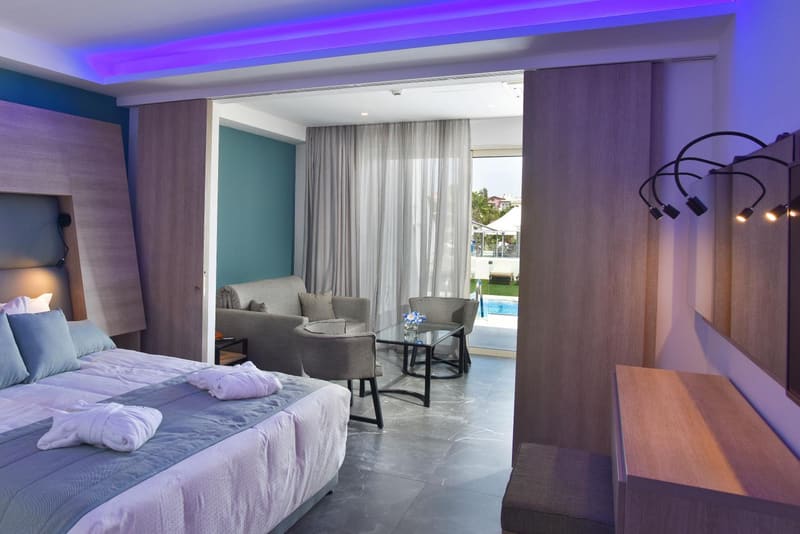 Private plunge pool at Pernera Beach Hotel, Protaras — photo 4