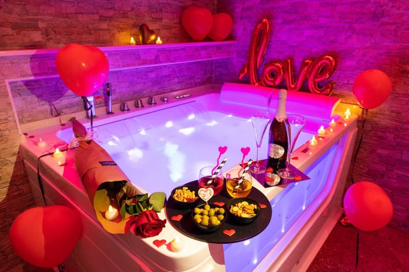 Private hot tub at Cleopatra, Rome, photo 3