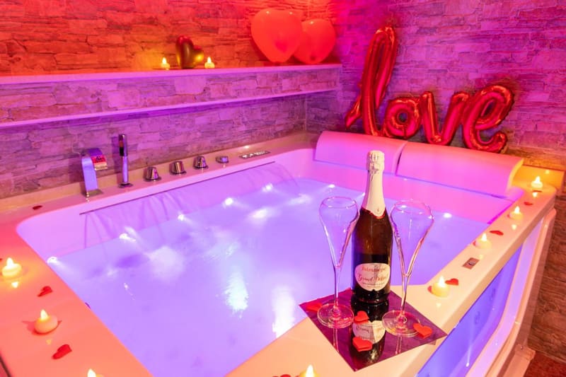 Private hot tub at Cleopatra, Rome, photo 2