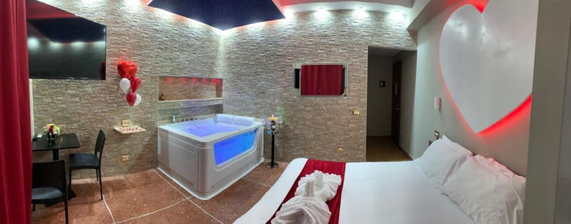 Private hot tub at Cleopatra, Rome