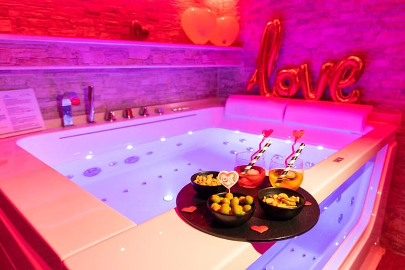 Private hot tub at Cleopatra, Rome, photo 5