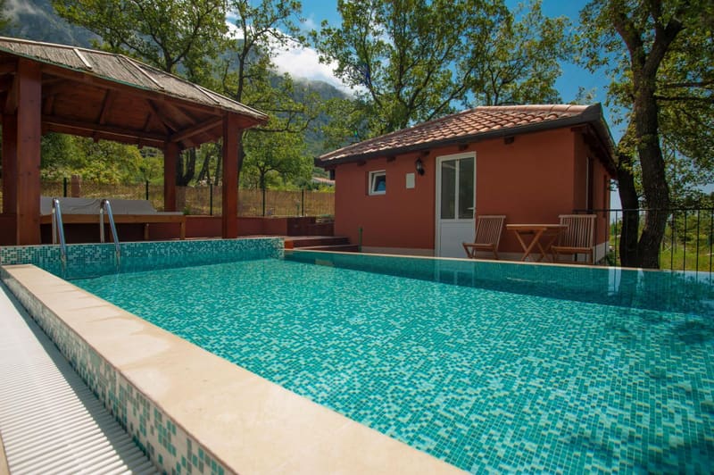 Private hot tub at Harmonia Bungalows & Pool, Sveti Stefan — photo 3