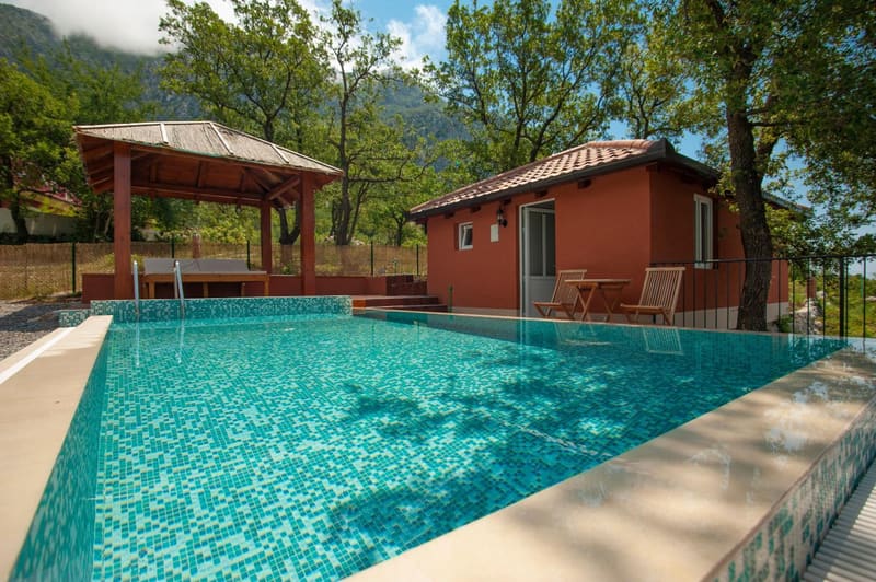 Private hot tub at Harmonia Bungalows & Pool, Sveti Stefan — photo 4