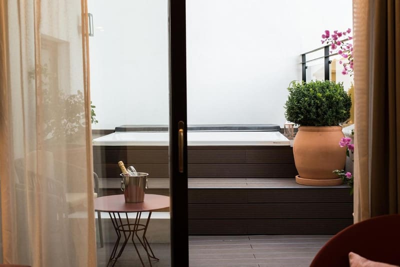 Private plunge pool at Suites Murillo Plaza Sta. Cruz, Seville, photo 4