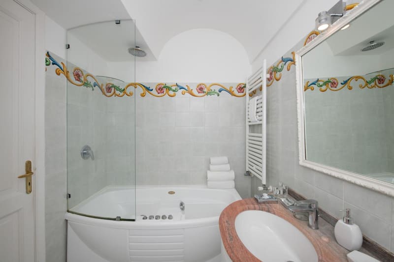 Private hot tub at Villa Yiara, Positano