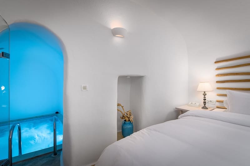 Private plunge pool at Iconic Santorini by Sandglass, Santorini — photo 5