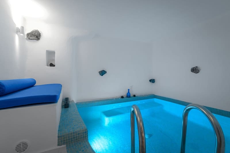 Private plunge pool at Iconic Santorini by Sandglass, Santorini — photo 3