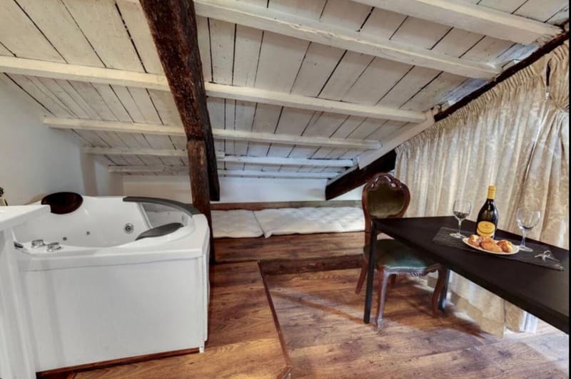 Private hot tub at Venice traditional home with terrace, Venice, photo 4