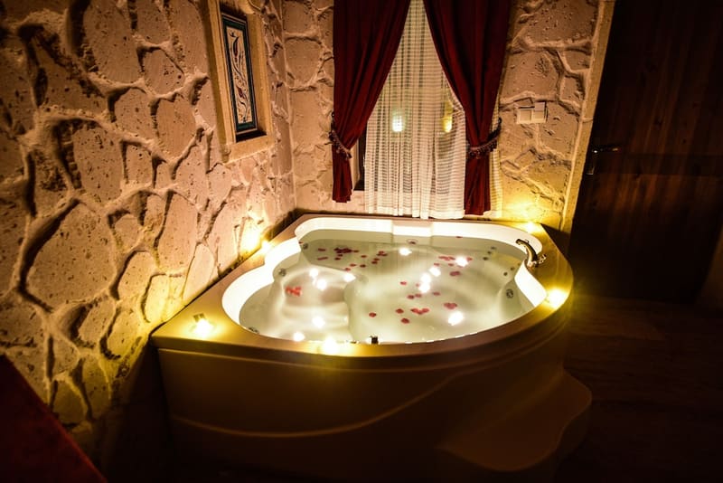Private plunge pool at Cappadocia Caves Hotel, Goreme — photo 6