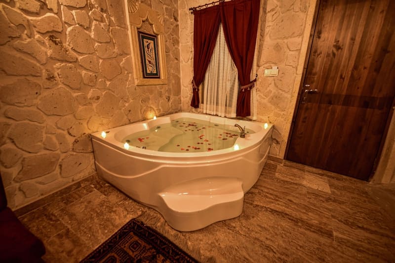 Private plunge pool at Cappadocia Caves Hotel, Goreme — photo 5