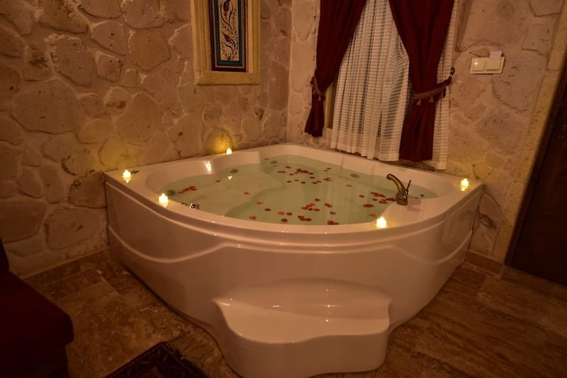Private plunge pool at Cappadocia Caves Hotel, Goreme — photo 2