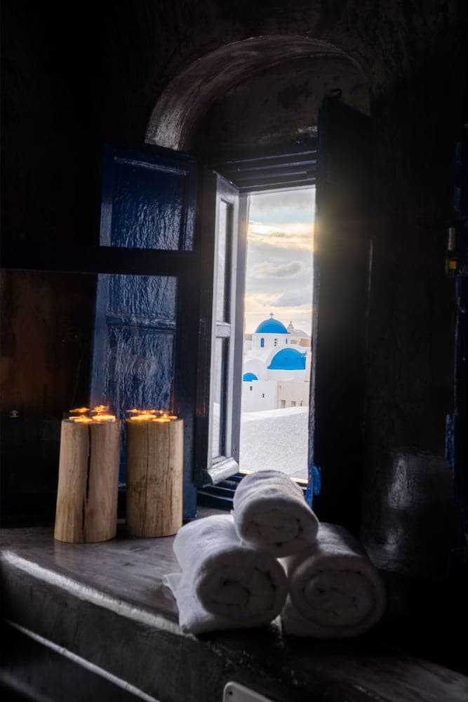 Private hot tub at Gaia Suites, Santorini — photo 6