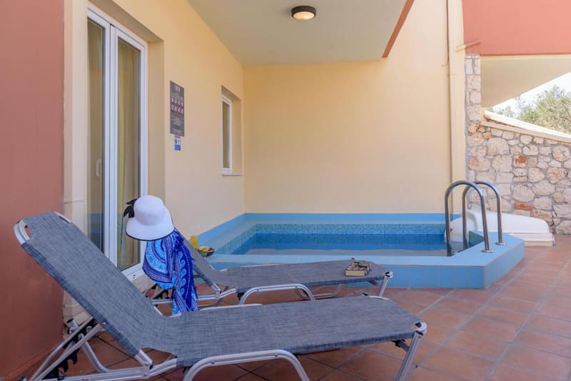Private plunge pool at Eurohotel Theo Hotel, Chania — photo 4