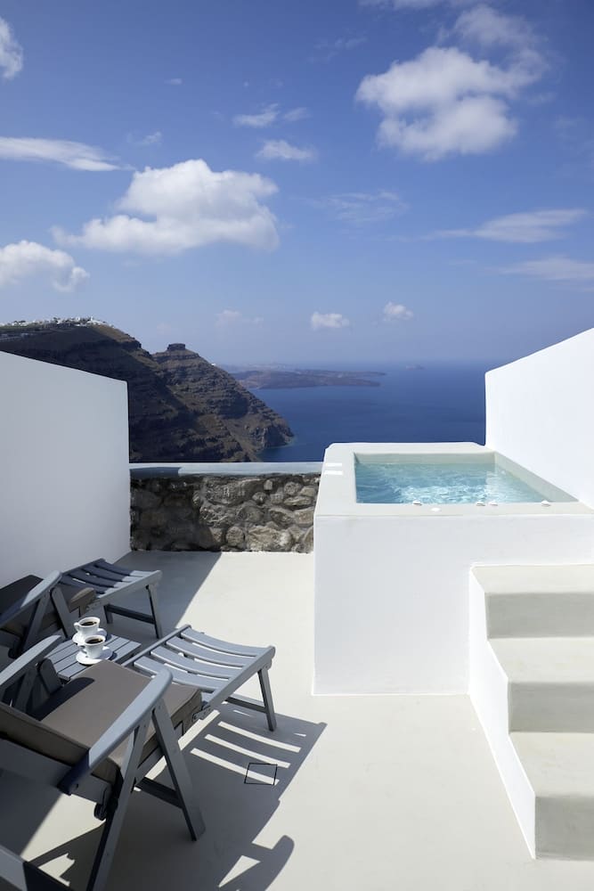 Private hot tub at Santorini Princess Spa Hotel, Santorini — photo 3