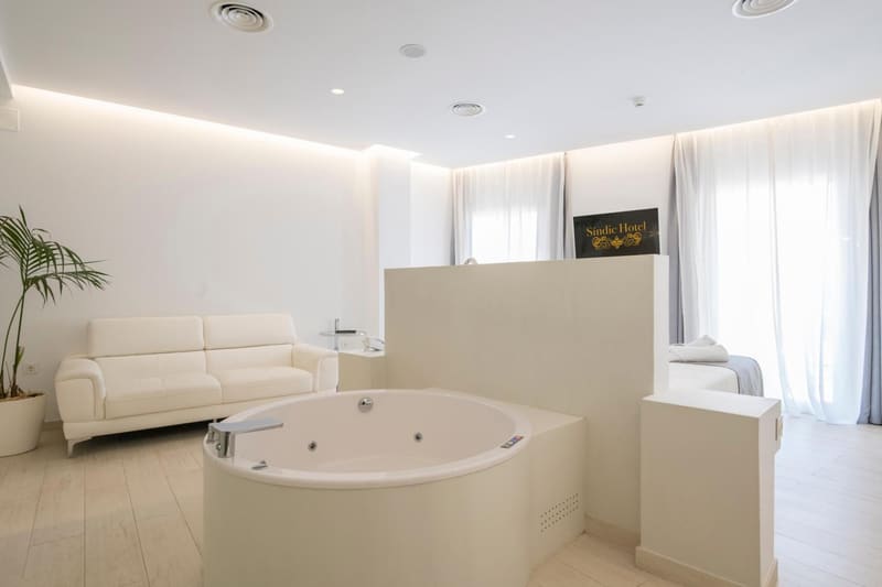 Private hot tub at Sindic Hotel - Adults Only, Mahon — photo 4