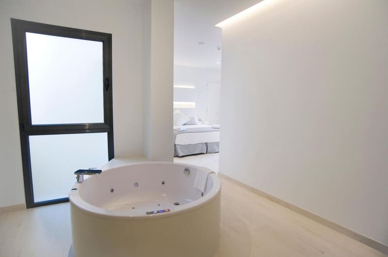 Private hot tub at Sindic Hotel - Adults Only, Mahon — photo 3