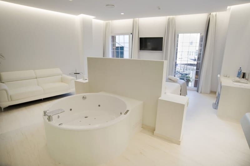 Private hot tub at Sindic Hotel - Adults Only, Mahon — photo 2