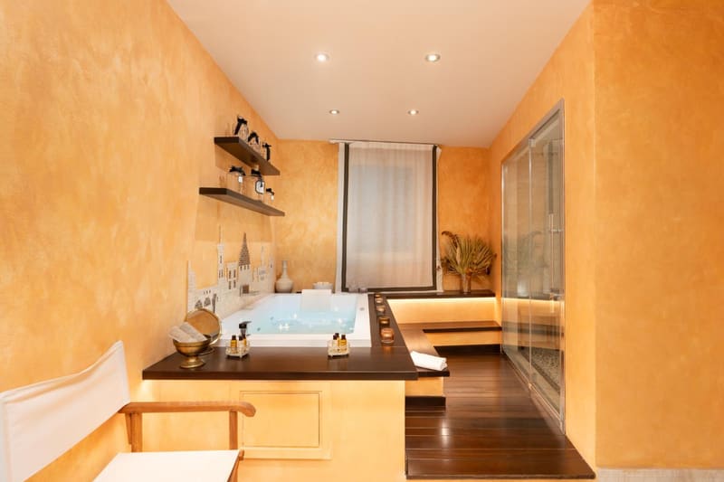 Private hot tub at Piazza Pitti Palace - Residenza d'Epoca, Florence, photo 2