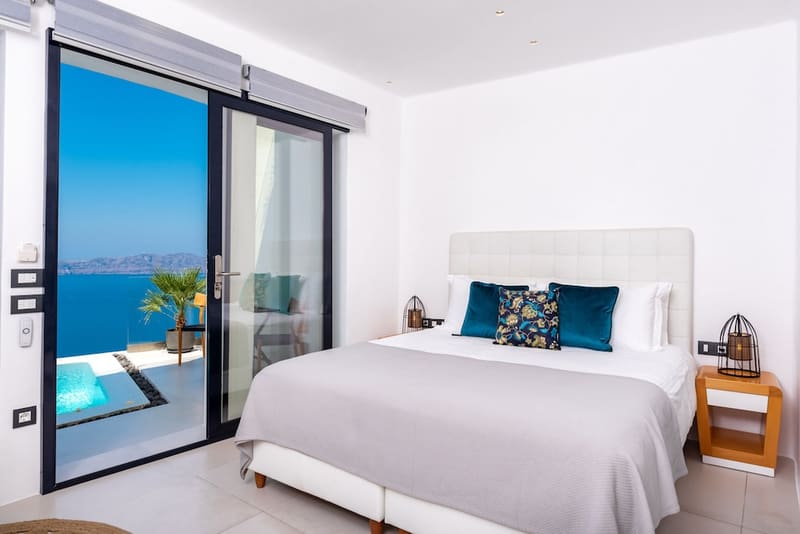 Private hot tub at Daydream Luxury Suites, Santorini — photo 3