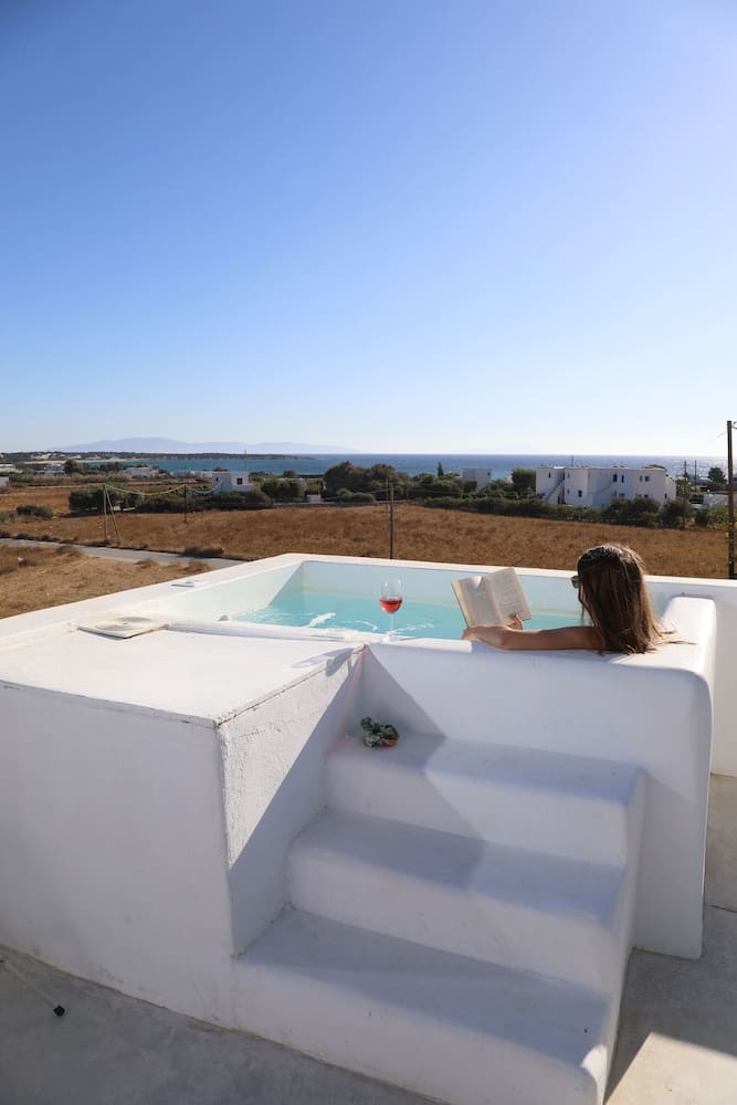 Private hot tub at Irida Vacation Suites, Naxos — photo 4