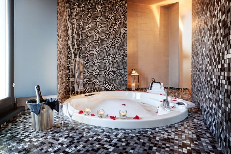 Private hot tub at Dharma Luxury Hotel & SPA, Rome — photo 4