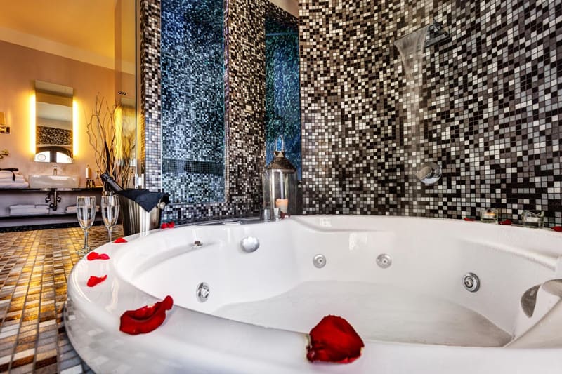 Private hot tub at Dharma Luxury Hotel & SPA, Rome — photo 2