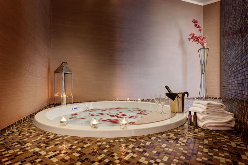 Private hot tub at Dharma Luxury Hotel & SPA, Rome