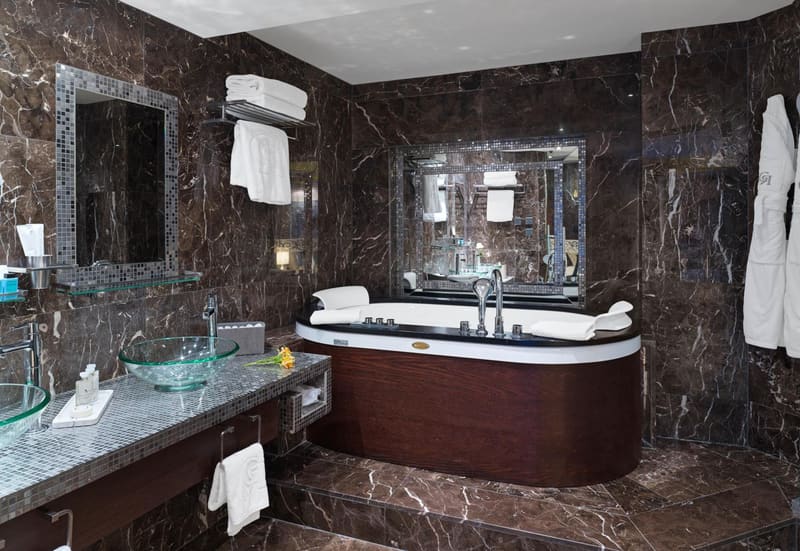 Private hot tub at The GrandResort - Leonardo Limited Edition, Limassol, photo 4