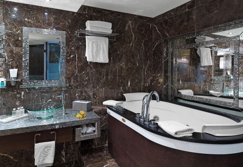 Private hot tub at The GrandResort - Leonardo Limited Edition, Limassol, photo 3