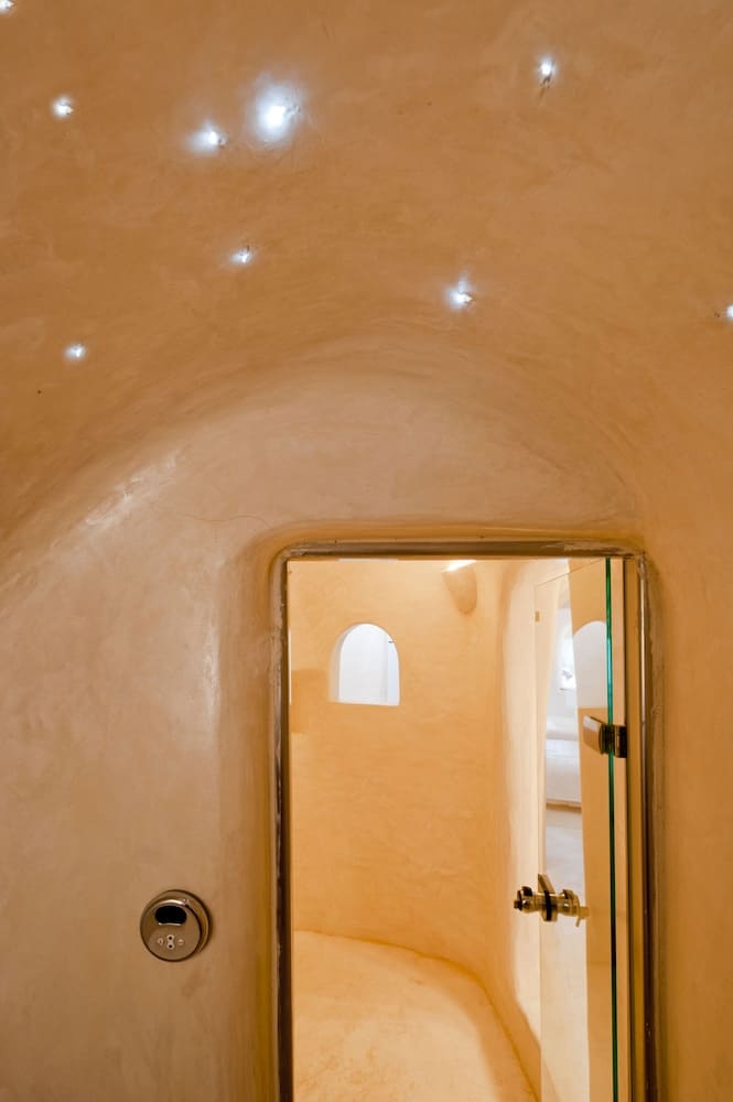 Private hot tub at Kapari Natural Resort, Santorini — photo 6
