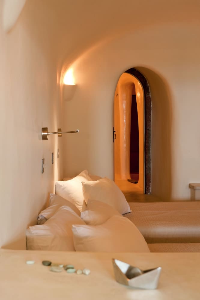 Private hot tub at Kapari Natural Resort, Santorini — photo 4