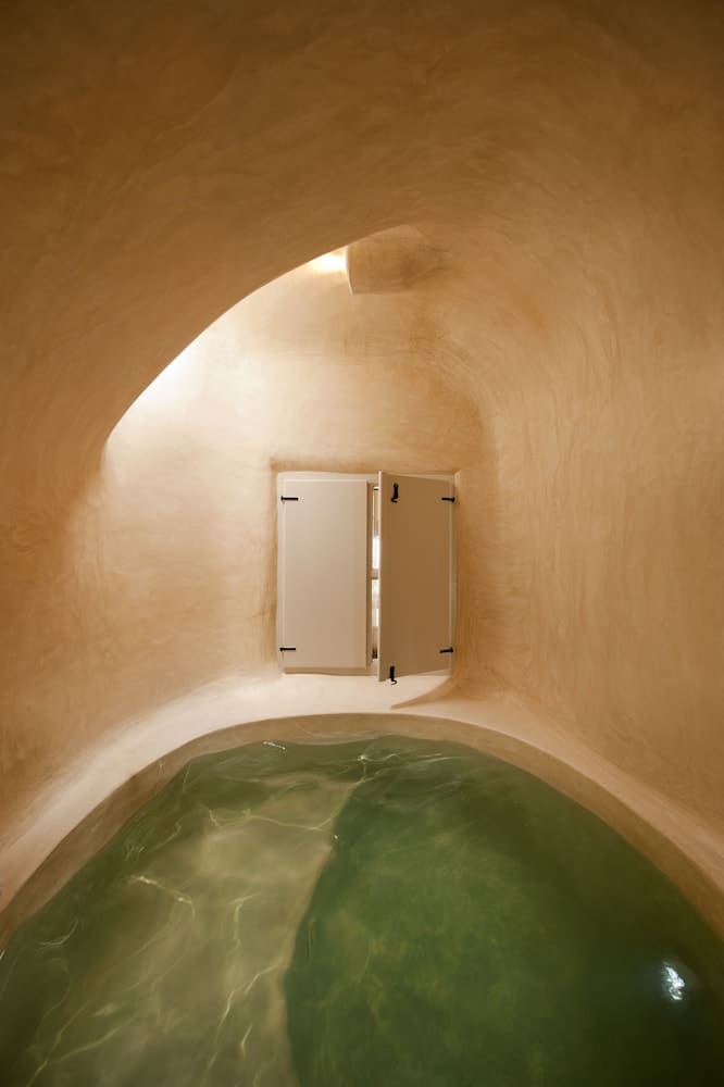 Private hot tub at Kapari Natural Resort, Santorini — photo 2