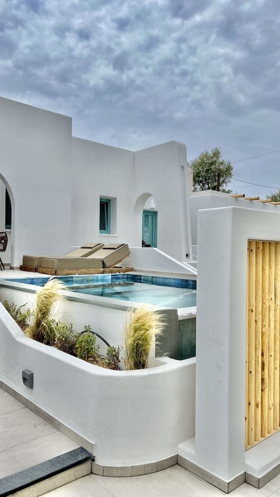Private plunge pool at Anastasia Princess Luxury Beach Residence, Adults Only, Santorini — photo 3
