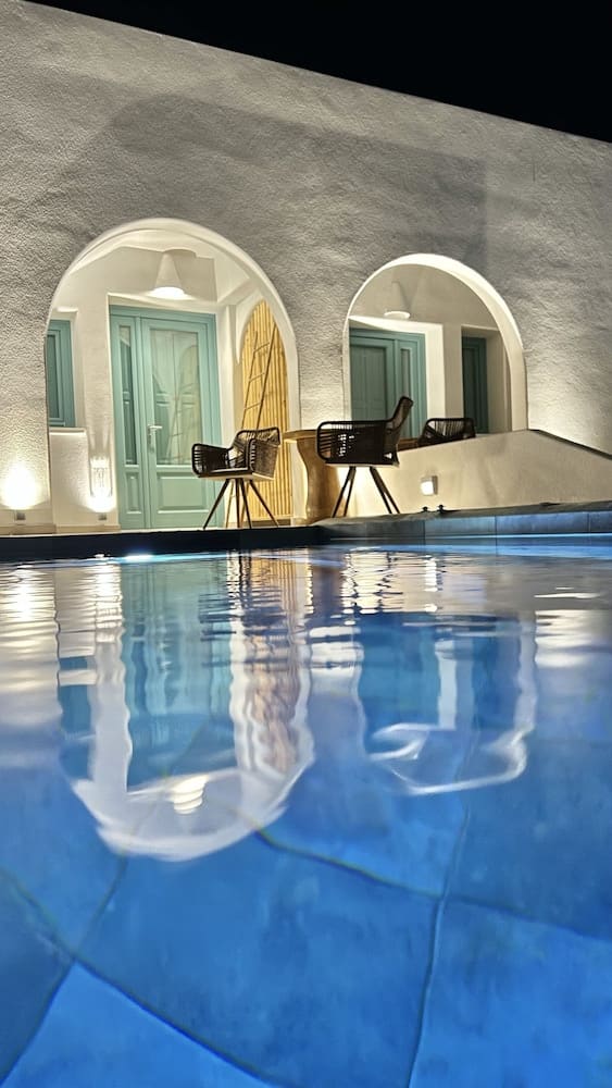 Private plunge pool at Anastasia Princess Luxury Beach Residence, Adults Only, Santorini — photo 6