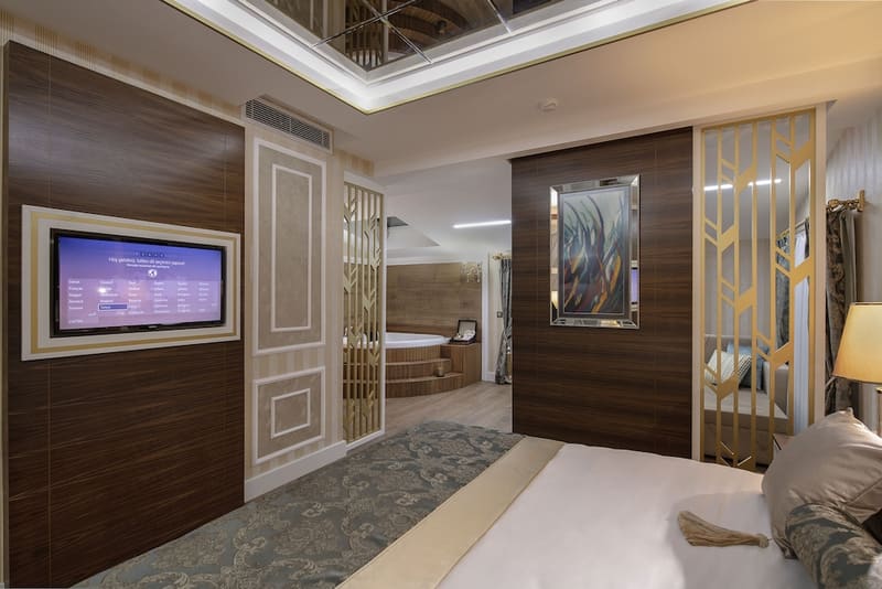 Private jacuzzi at Elysium Green Suites, Antalya — photo 6